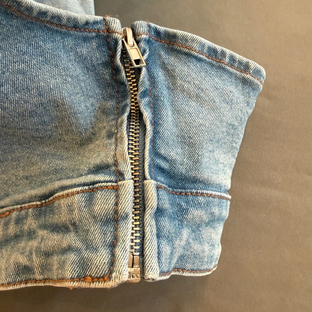 Forever 21 Light Wash Denim Halter Crop Top Side Zip Small New - Picture 3 of 5